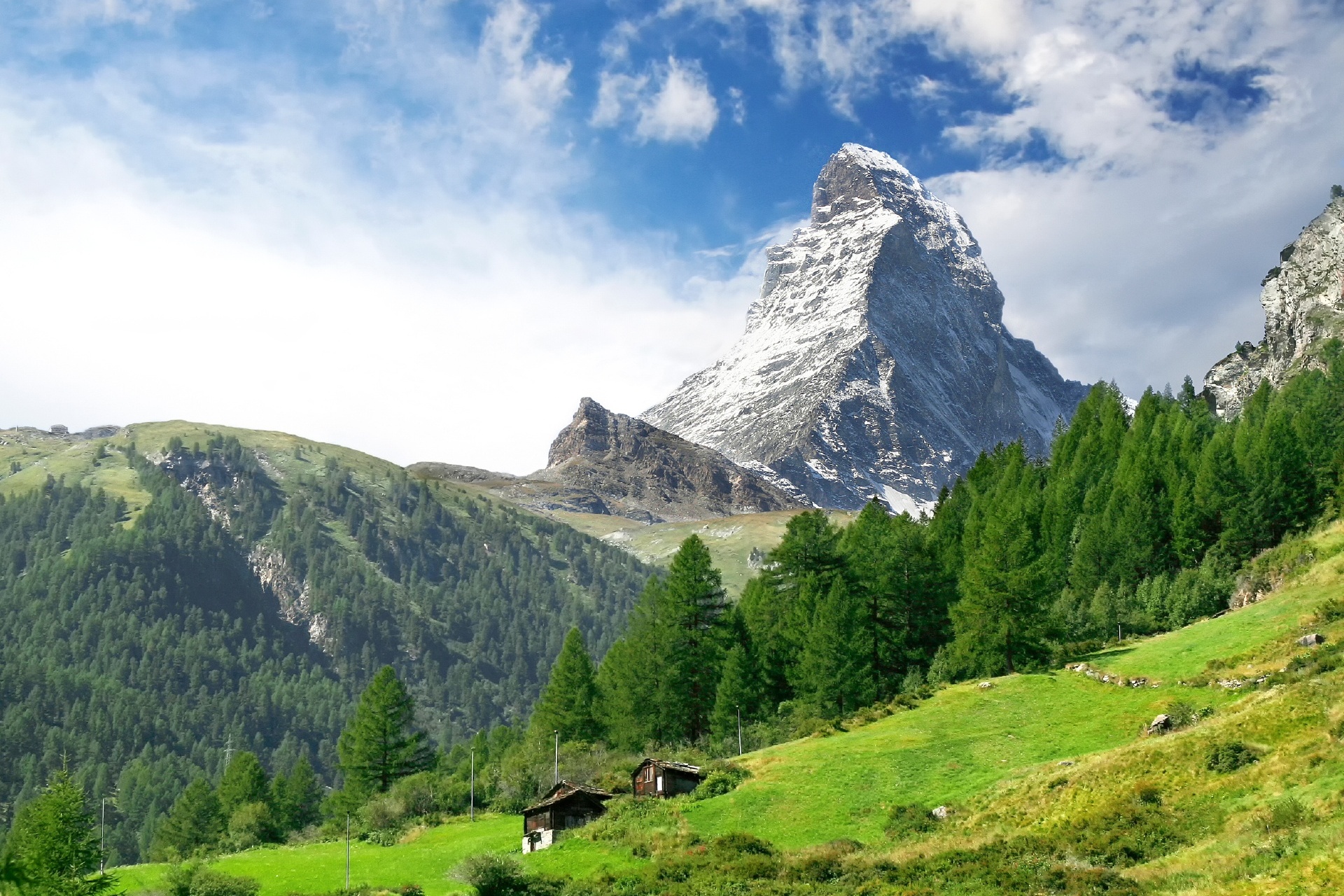 Amazing-view-on-Matterhorn-famous-mount-in-Swiss-Alps